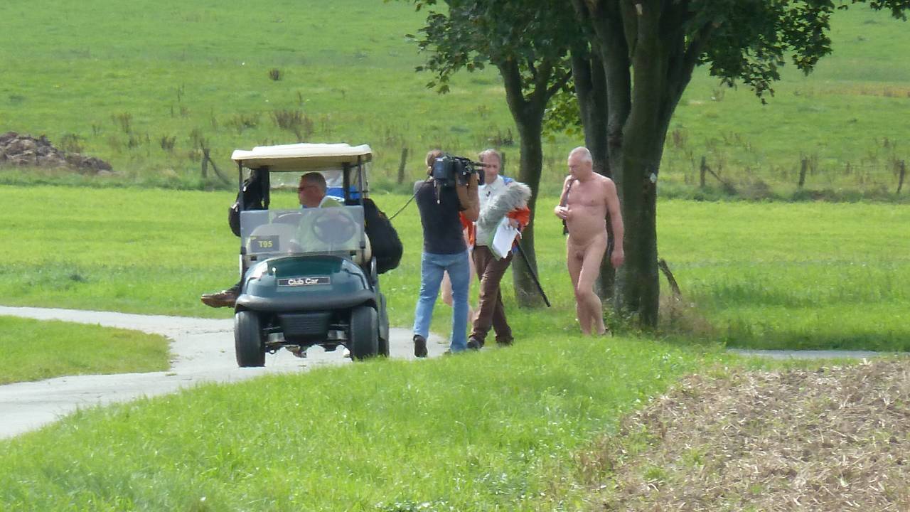 Bild 13: Helmut im Interview - Alfons natürlich mit Puschelmikrofon