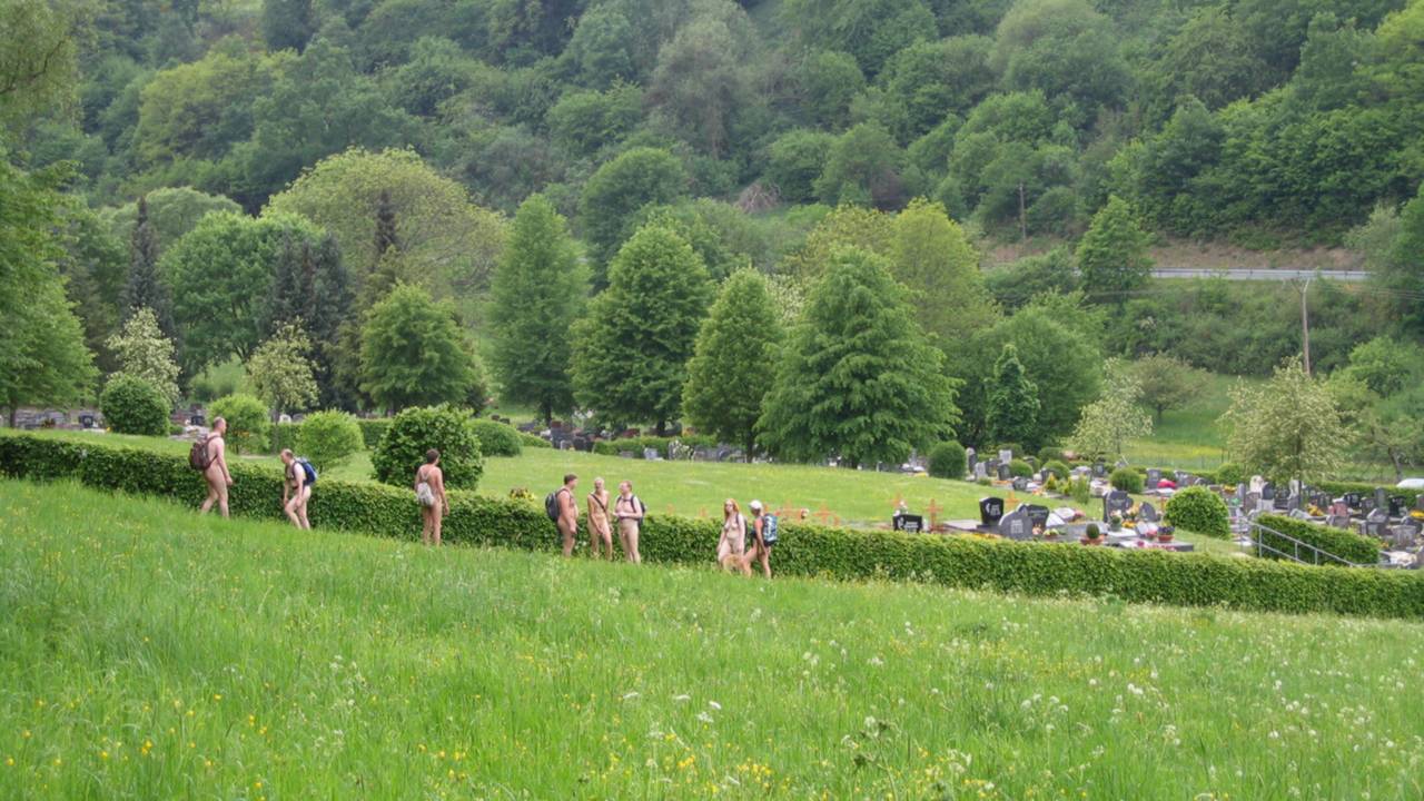 Am Friedhof von Bad Endbach startet die Wanderung im Lahn-Dill-Kreis <i>- Photo: Anne</i>