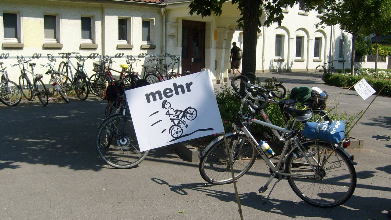 Am Bahnhof Neubeckum war Treffpunkt für die Radeltour zum WNBR <i>- Foto: Thomas</i>