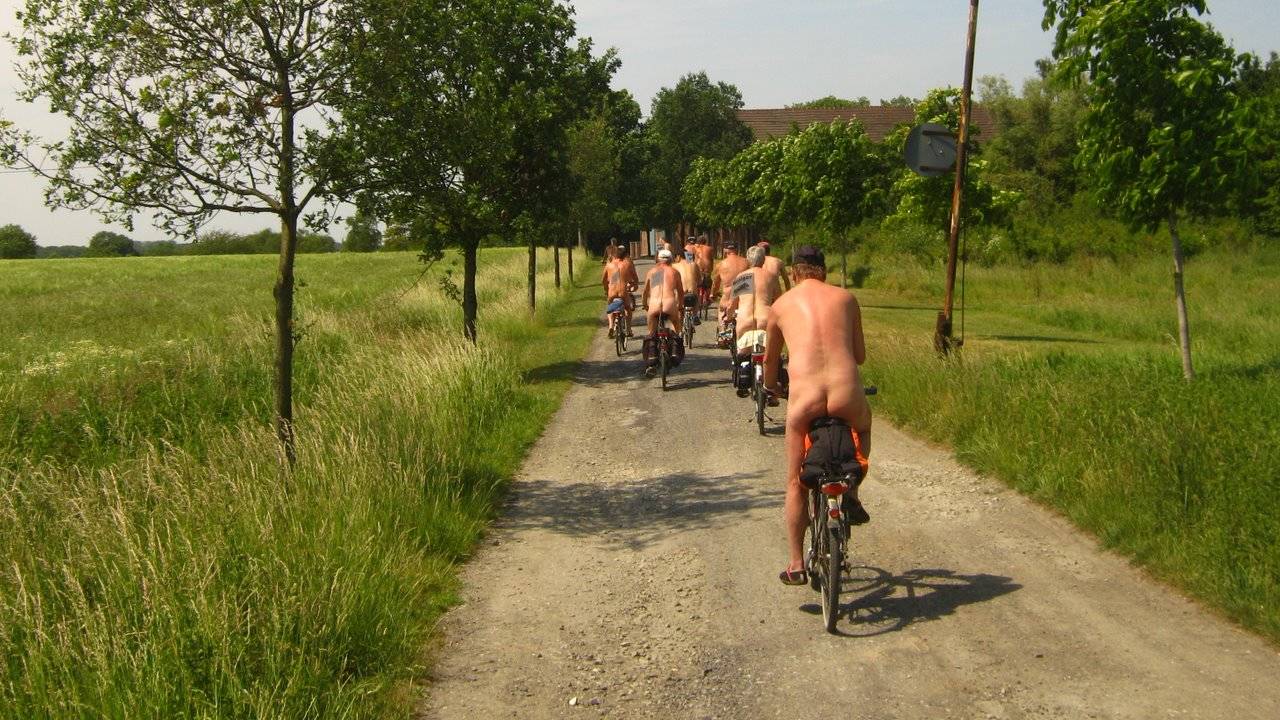 Immer wieder führte der Weg durch die Bauerschaften <i>- Foto: Axel</i>