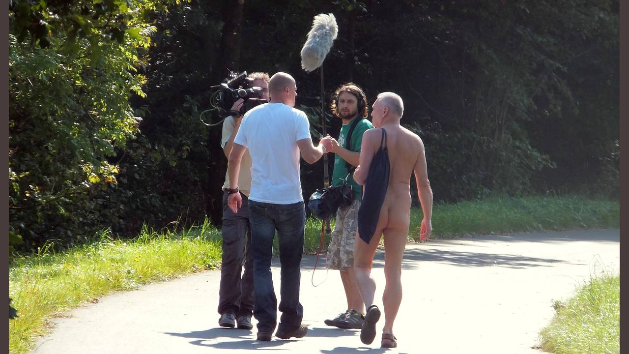 Wir sind NRW: Nackt im Siegerland. Christians Team und Interview-Partner Helmut. <i>- Photo: Rainer</i>