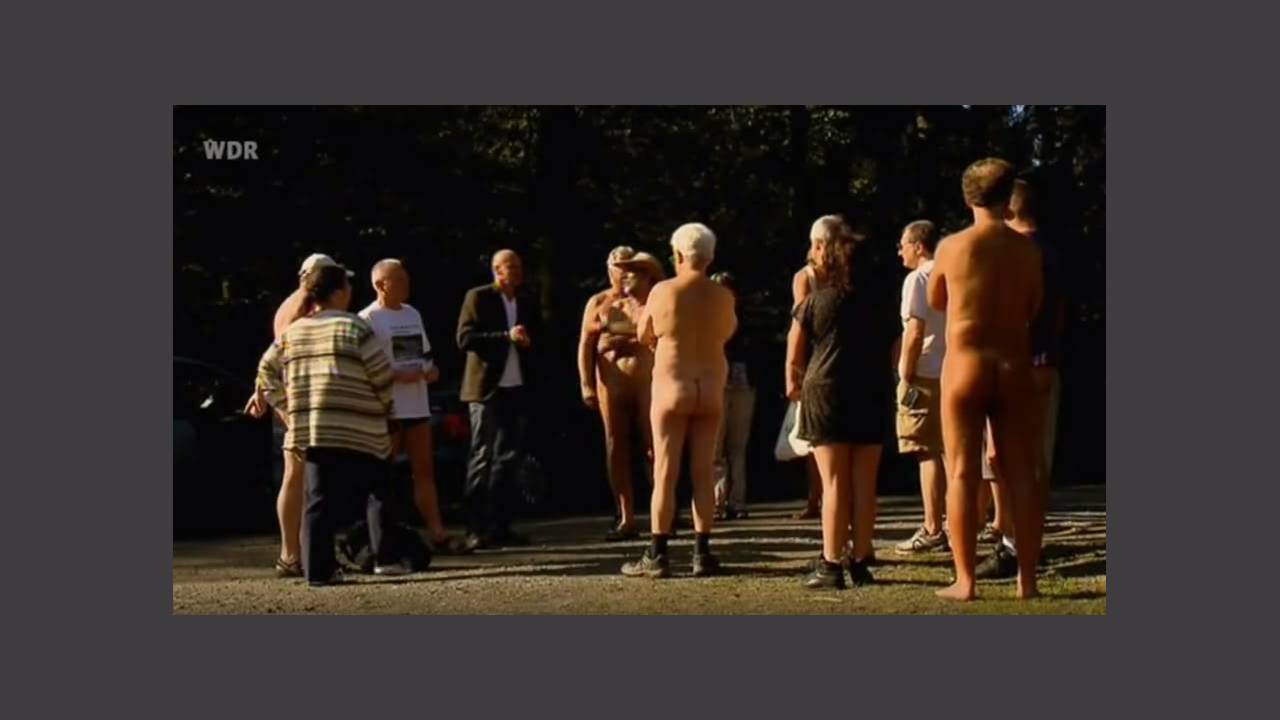 Szene aus dem Film: Zuerst die Klärung, wer von den Mitwanderern bereit ist, erkennbar gefilmt zu werden.