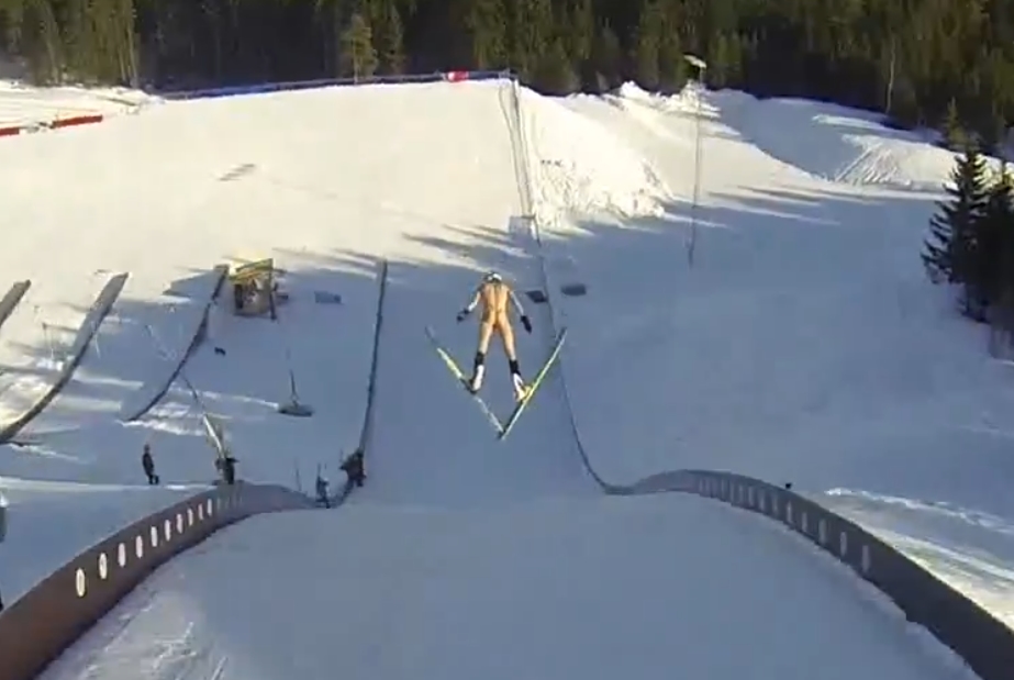 Abgehoben! 60 m weit geht der Sprung die Schanze hinab.