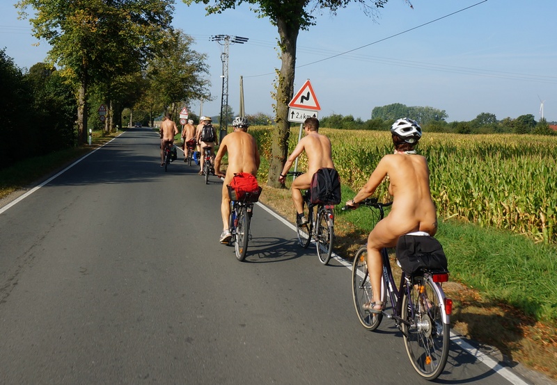 Nacktradeln