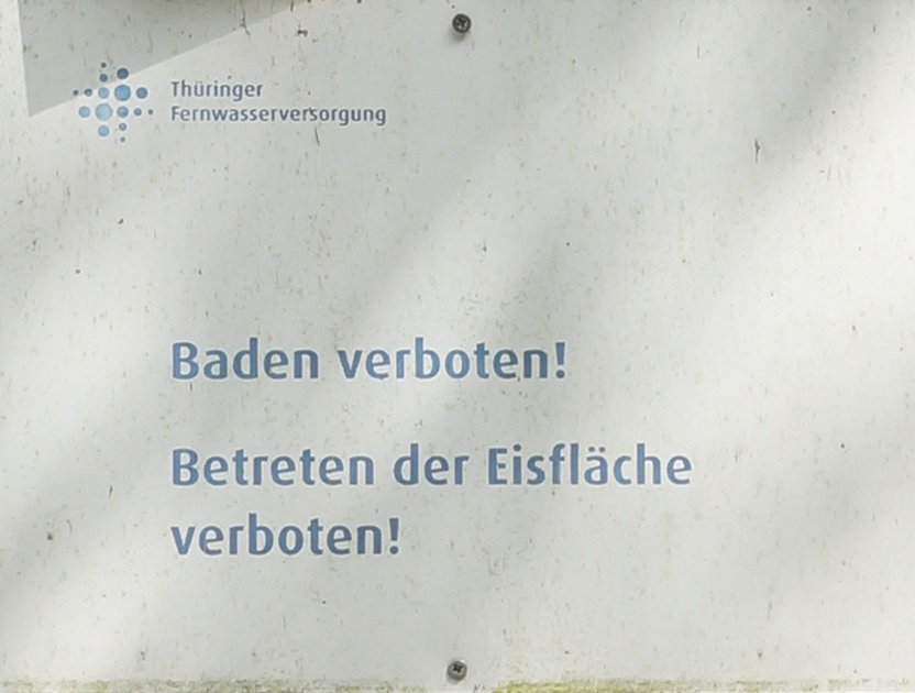 Schild in 10 m Entfernung vom Badeplatz