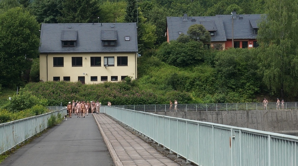 Wanderung über den Staudamm