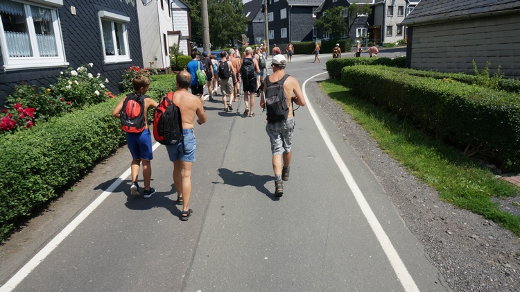 Meura: Ein Ort von Rock- und Hosenträgern