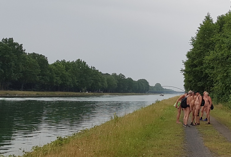 Am Kanal entlang ging es in Richtung Ems