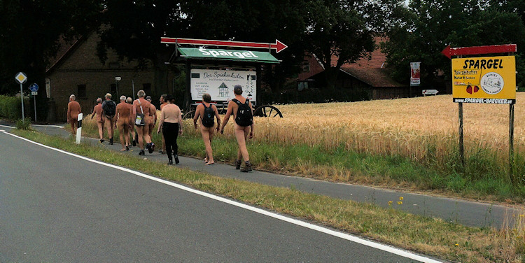 Wanderung vorbei am Spargelhof