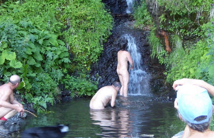 Ein Wasserfall - willkommene Duschgelegenheit