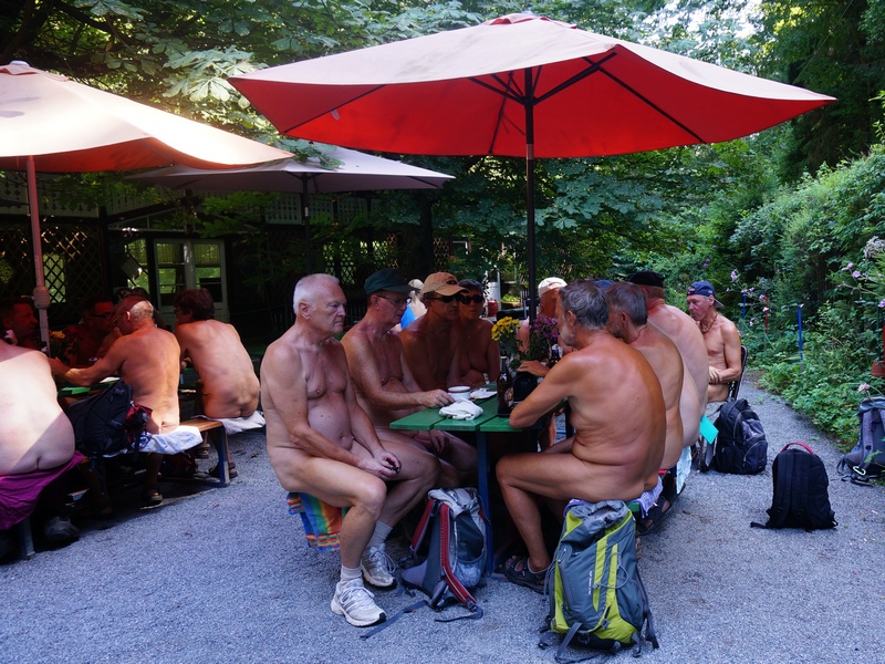 20180807 Nackte Einkehr im Biergarten 20180807 Nackte Einkehr im Biergarten