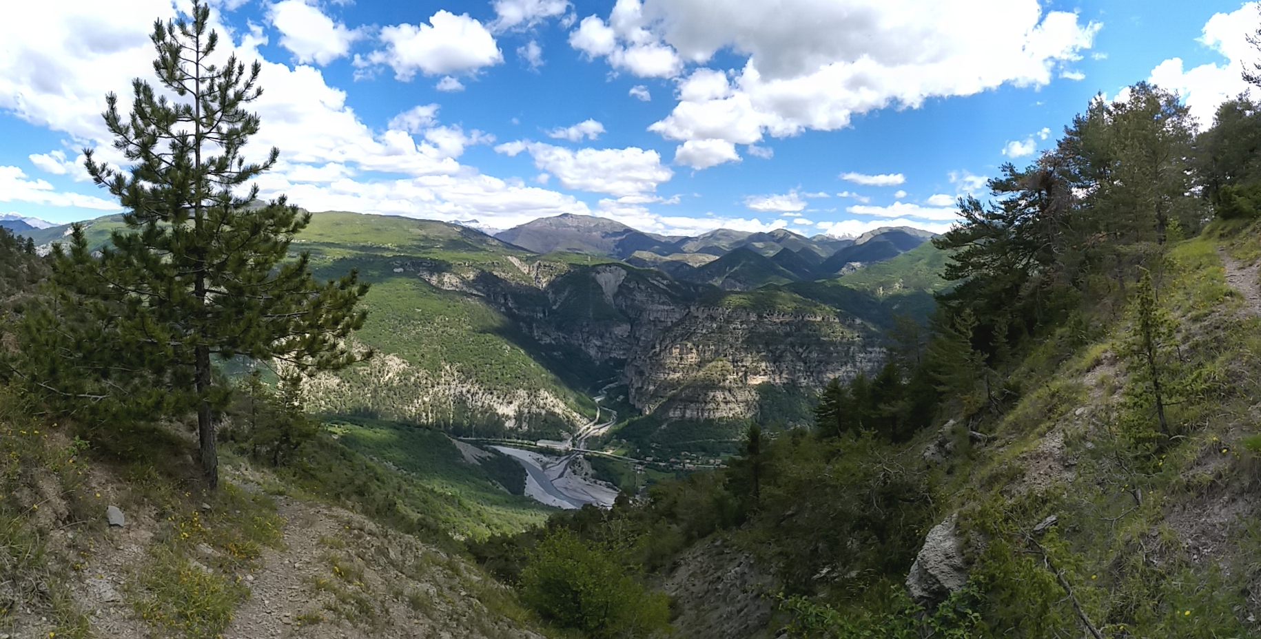 Panorama: Tal des Var bei Daluis