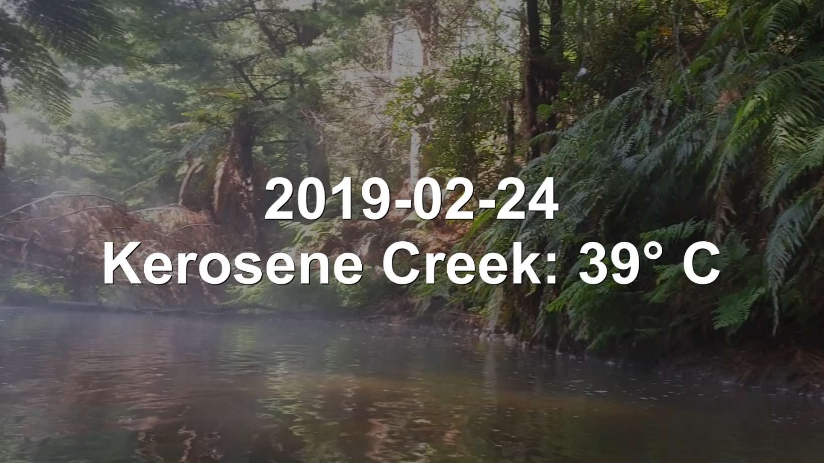 Natur-gewaltig: Mutter Natur produziert fortlaufend angenehm temperiertes Badewasser (Video)
