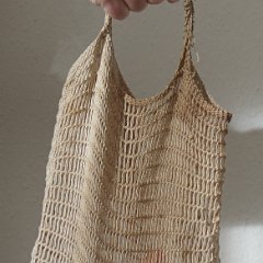 Mein Einkaufsnetz: nach 40 Jahren Abnutzung im Griffbereich[en]My shopping net: After 40 years of use, wearout in the grip area[nl]Mijn boodschappennetje. Na 40 jaar gebruik wèl wat afgesleten aan het hengsel