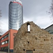 Historischer Anatomieturm vor dem JenTower[fr]Tour d'anatomie historique devant la JenTower[en]The historical tower Anatomieturm in front of the JenTower[nl]De historische Anatomieturm met daarachter de moderne Jentower