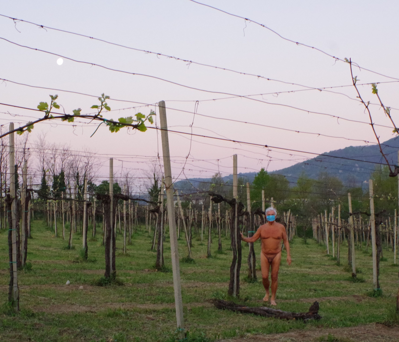 Der Mond am Osterhimmel schaut ruhig wie immer aufs Corona-regierte Land
