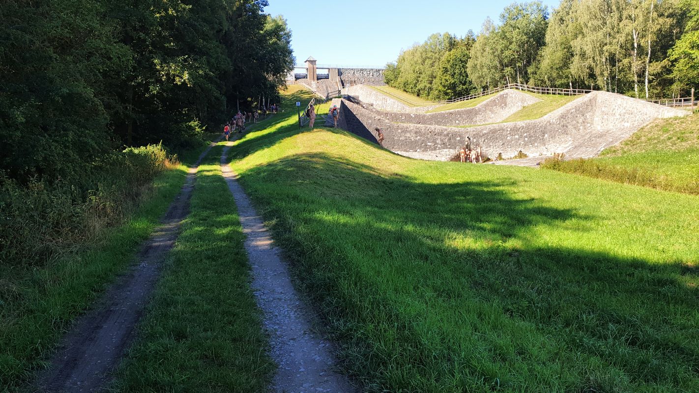 Die Talsperren-Umrundung begann am Überlauf der Weida-Talsperre
