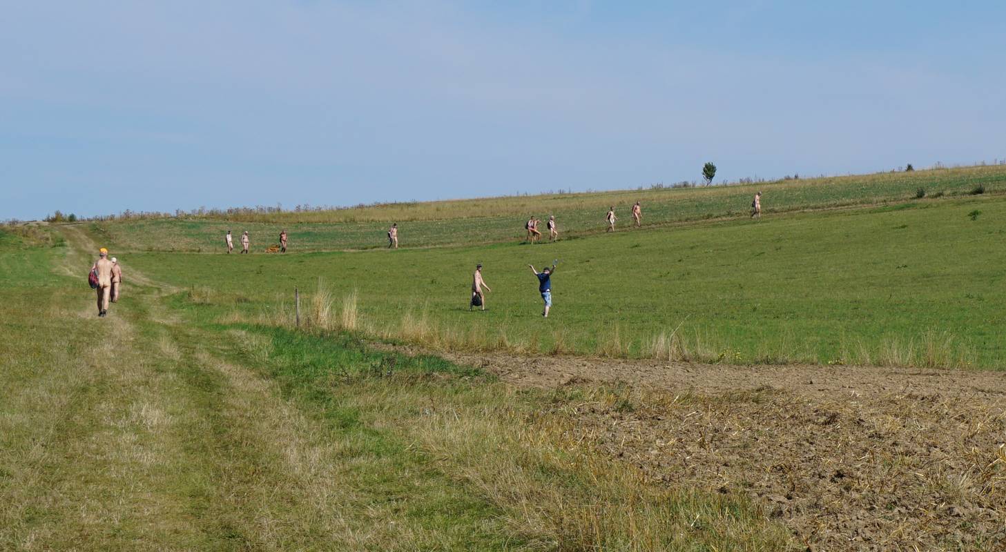 Für müde Wanderer: Eine Abkürzung über's Feld Für müde Wanderer: Eine Abkürzung über's Feld