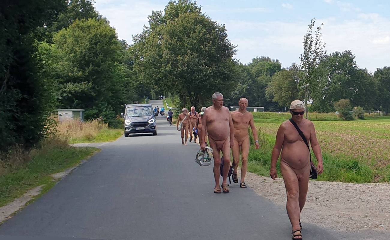 Wanderer müssen manchmal auch Fahrwege benutzen <i>Foto: Rainer</i>