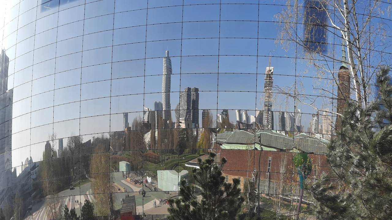 13/17 Rotterdam im Spiegel