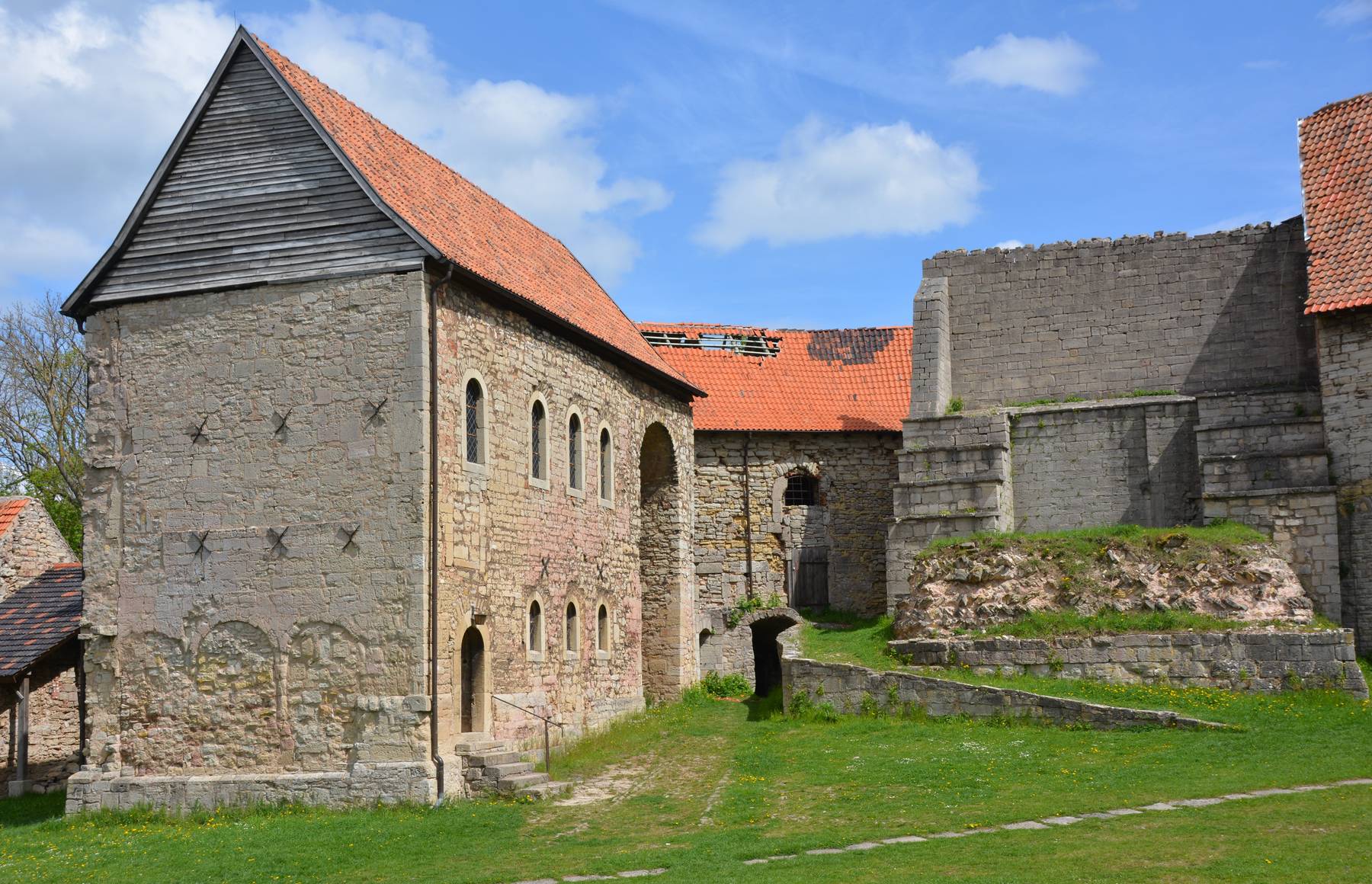 Bild 1 von 5: Burg Lohra beim Fotoshooting 2022