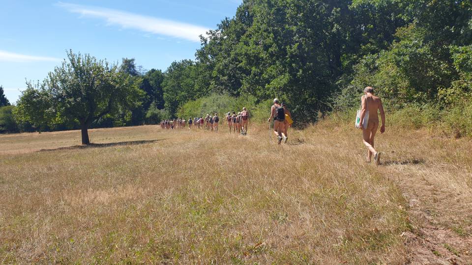 9/30 Nach dem Bade wandern wir zum Aufwärmen in der Sonne