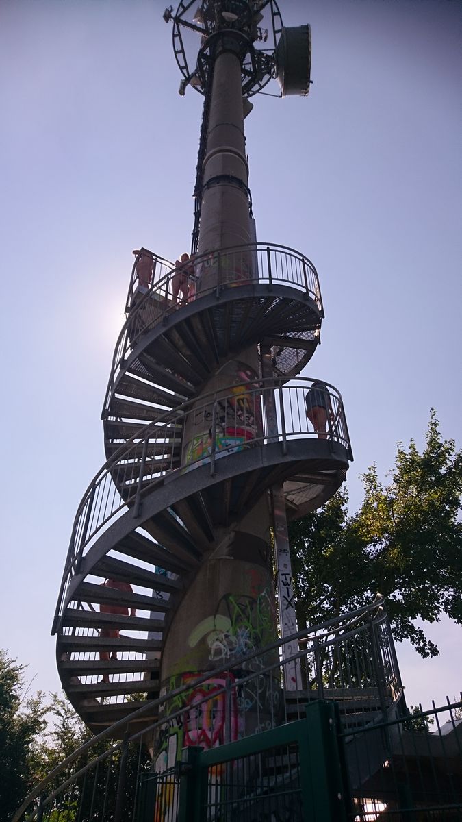Erst-Radeltour 4/15 Den Anstieg zum Aussichtsturm haben wir geschafft