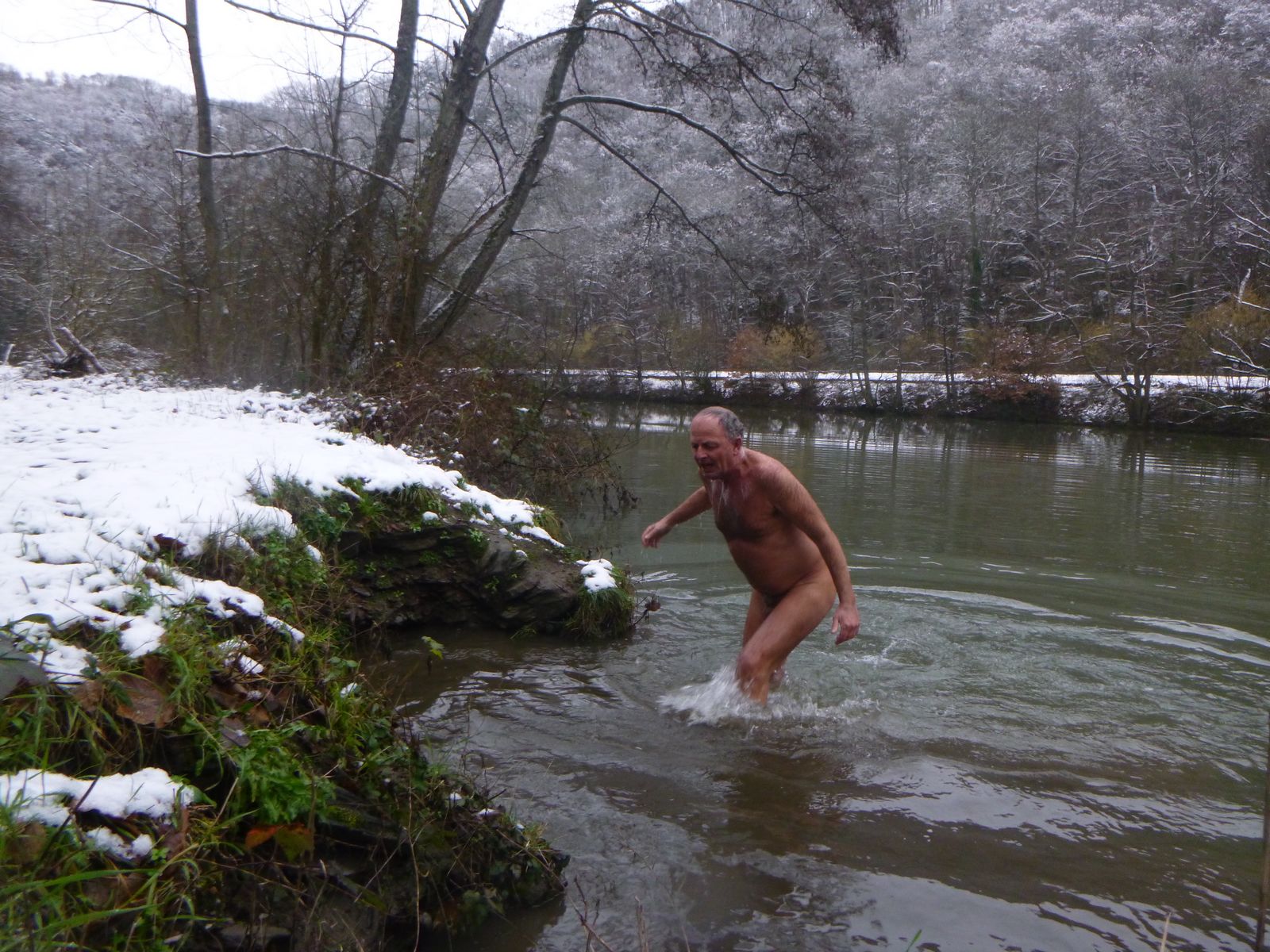 11/12 Im Winter kann man sich im Wasser aufwärmen: Das Wasser ist 10° wärmer als die Luft