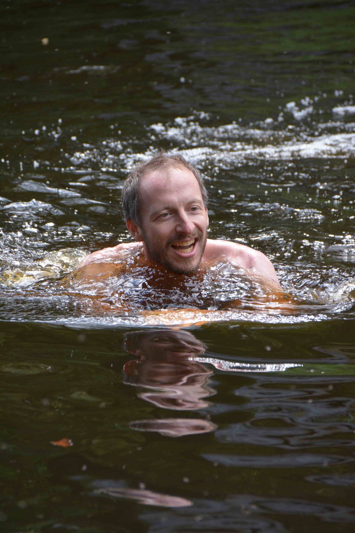 Für ein paar Schwimmzüge ist das „Glüsinger Meer“ groß genug und bietet Ende Mai noch kühlende Erfrischung (4|11)