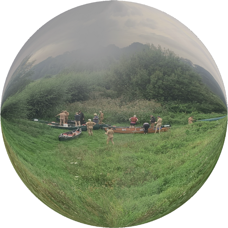 Es ist schon eine Menge Arbeit zu tun, bevor man in die Boote steigen kann. Der Himmel präsentiert sich schon recht grau dazu. Photo: FranJo, Fisheye-Perspektive: Helmut (1|6)
