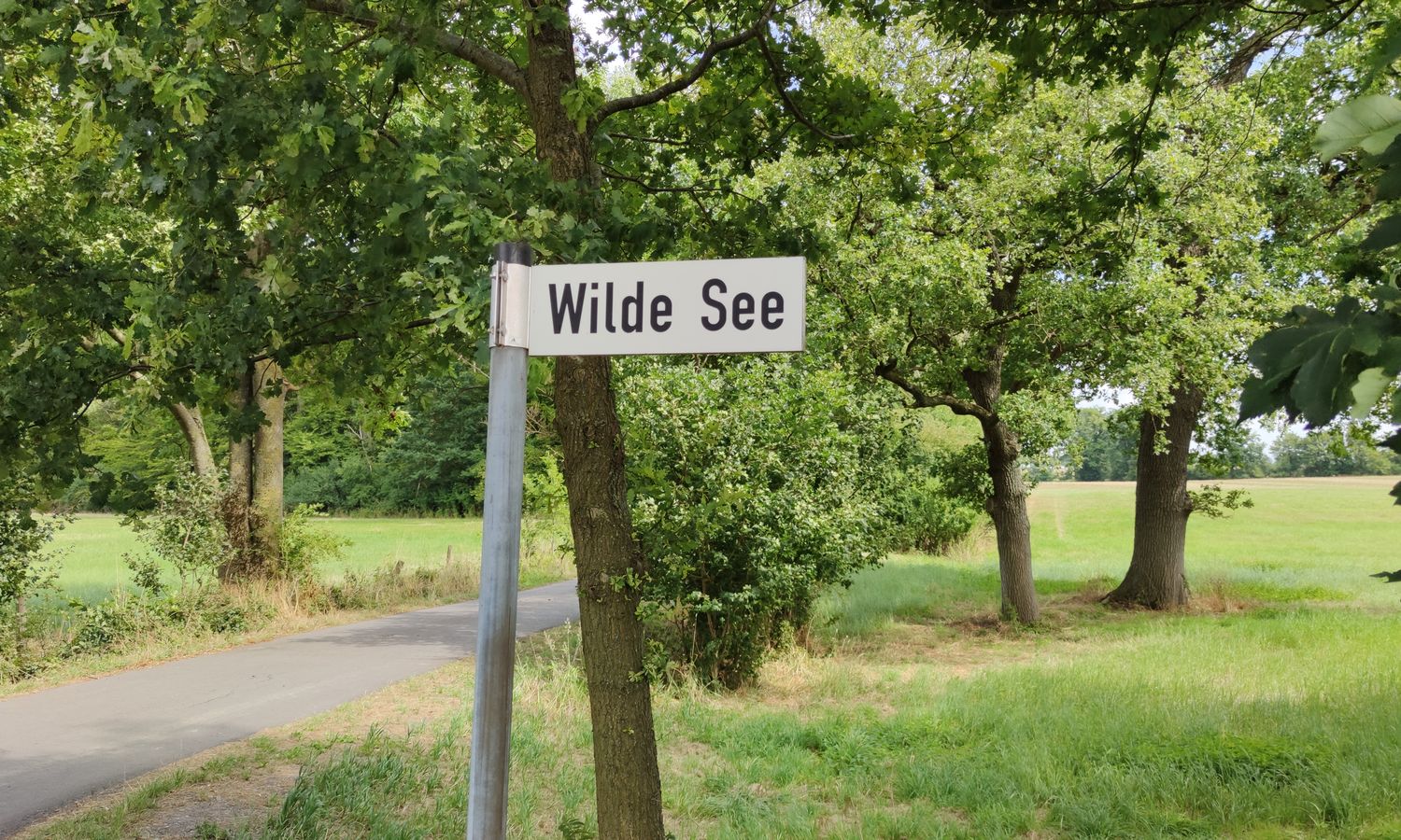1(15) Eine Straße und ein paar Wege heißen genauso wie die Gegend: Wilde See