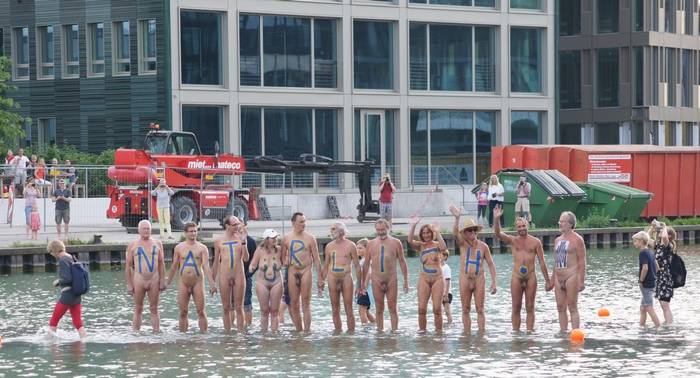 WNT 2017 Nackt-Performance im Münsteraner Hafen
