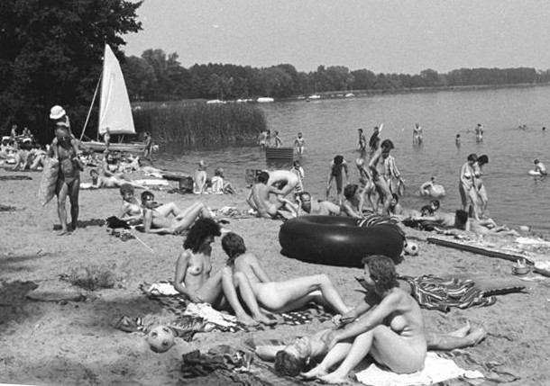 FKK am Schwielochsee. Public Domain FKK am Schwielochsee. Public Domain