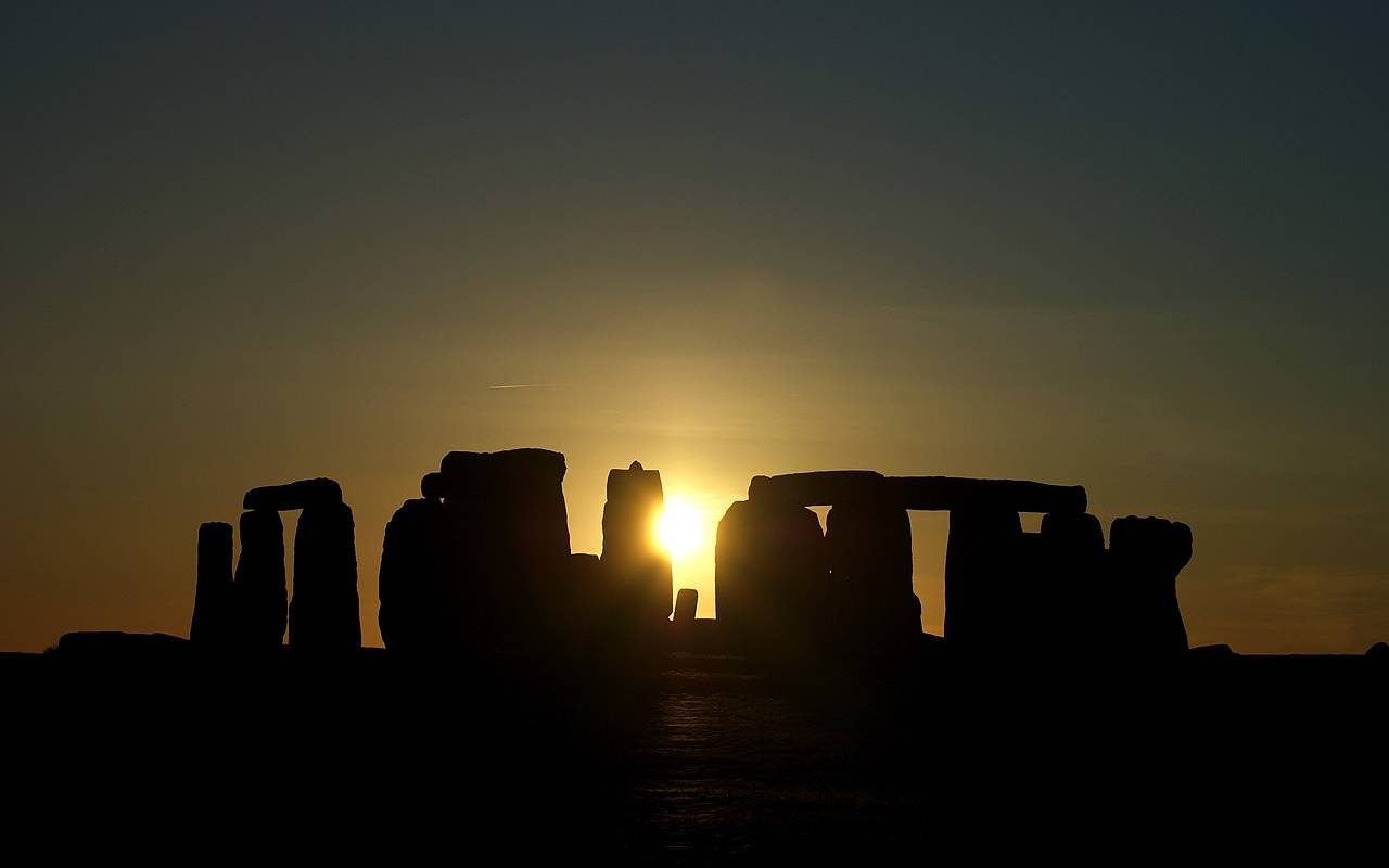 Stonehenge - Verehrung der Götter des Lichts. Author Andy Powell. Creative Commons via wikimedia Stonehenge - Verehrung der Götter des Lichts. Author Andy Powell. Creative Commons via wikimedia
