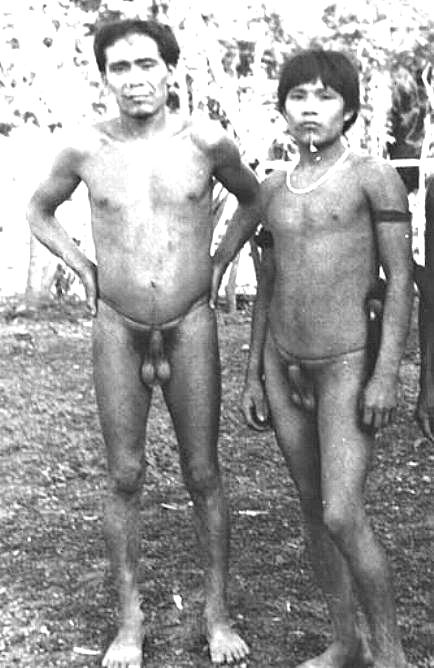 Yanomami-Männer. Quelle: Usenet Yanomami-Männer. Quelle: Usenet