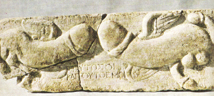 Unglück-abwehrende Phallen zieren den Querstein in einer Hausfassade, Delos, Griechenland